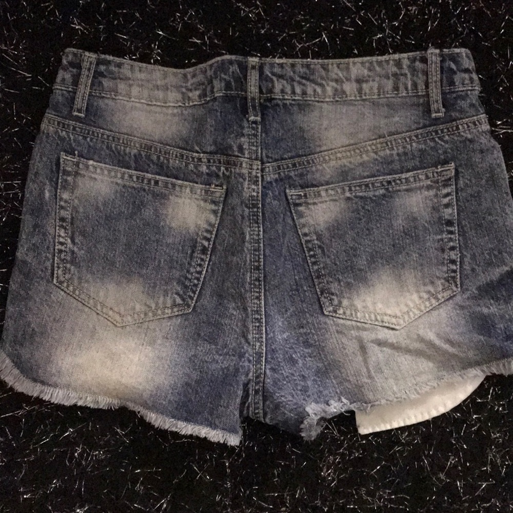 Shorts - Picture 3 of 4